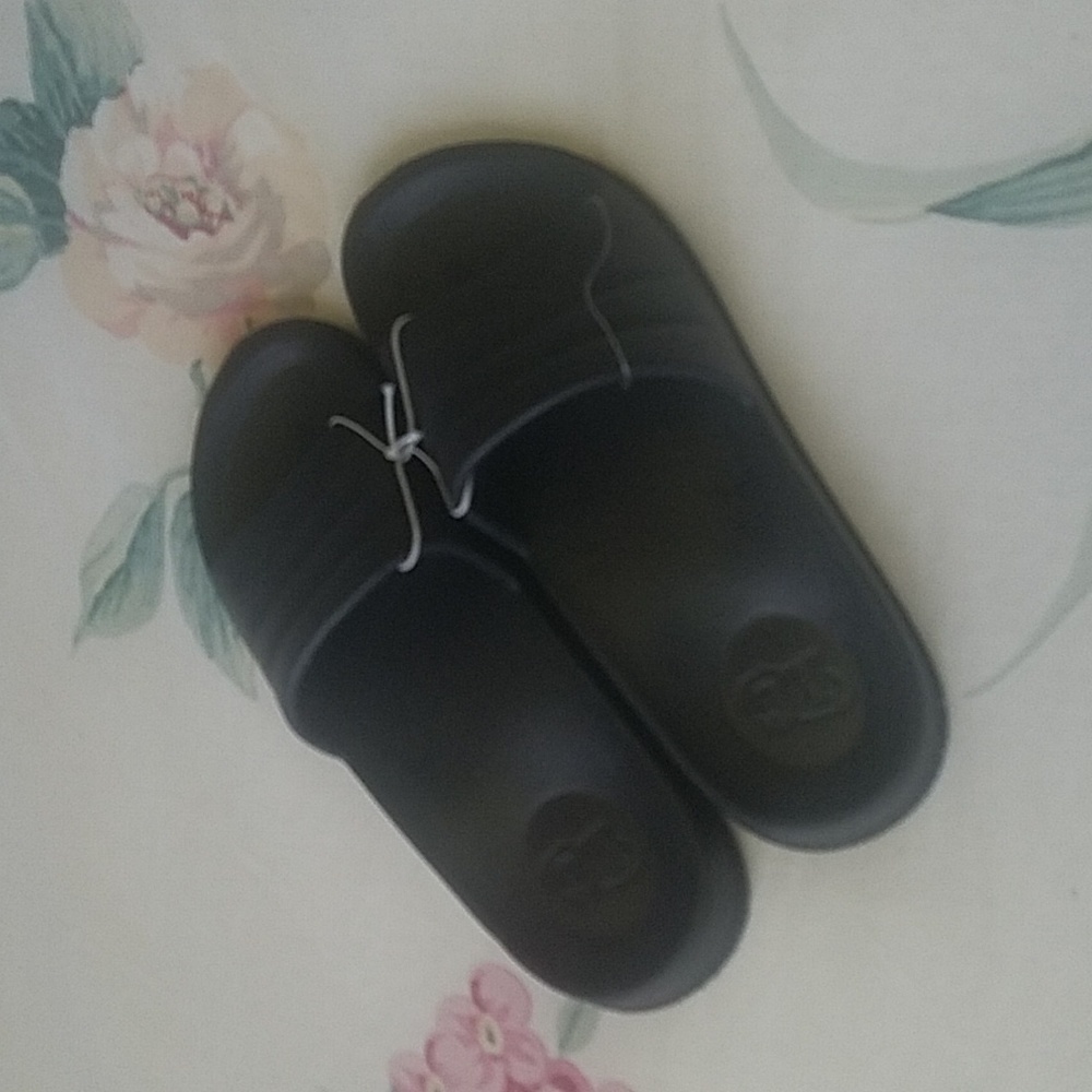 Revolution Black Boy sandals Size L 2-3